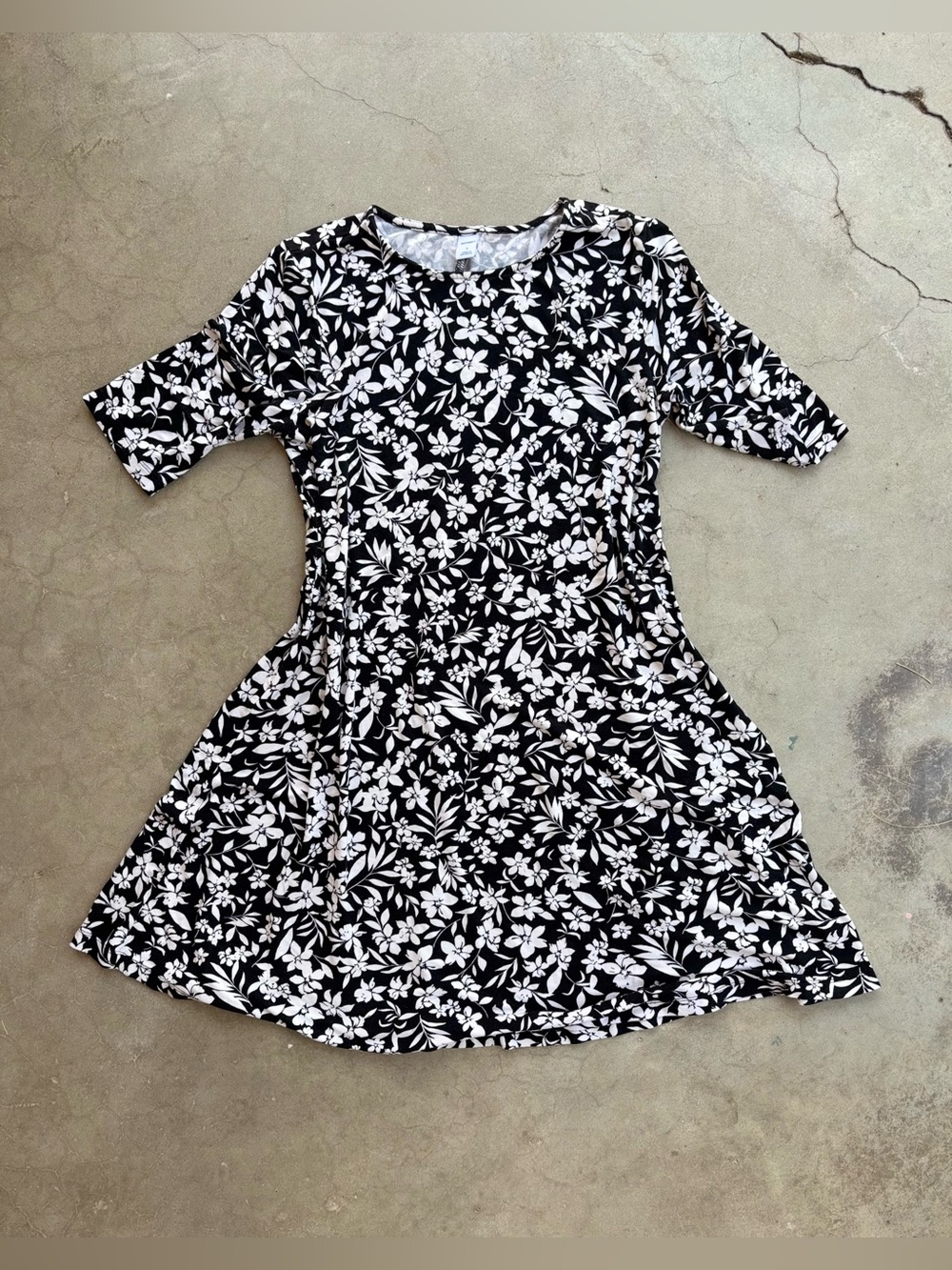 Old Navy Women’s Black & White Floral Short Sleeve Fit & Flare Dress Size Small